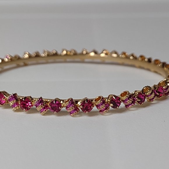 Very Pretty Pink And Gold Tone Bangle - Picture 5 of 12